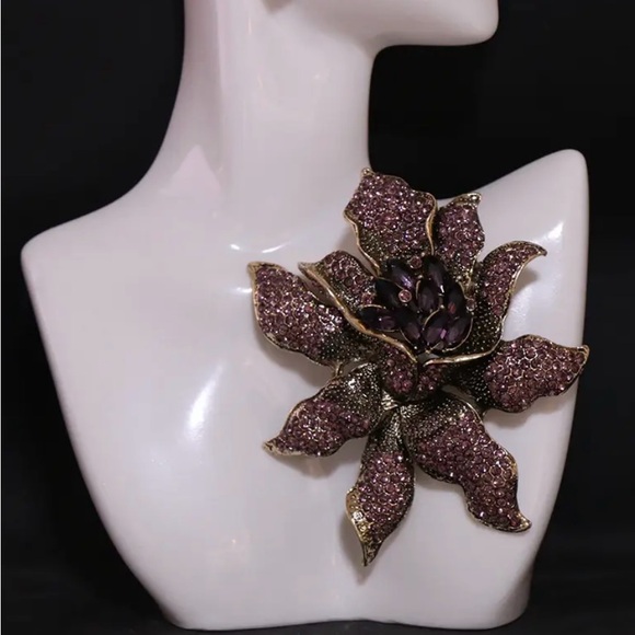 Sparkling Oversized Purple Floral Statement Brooch • Gold-Tone Vintage Style - Picture 11 of 13